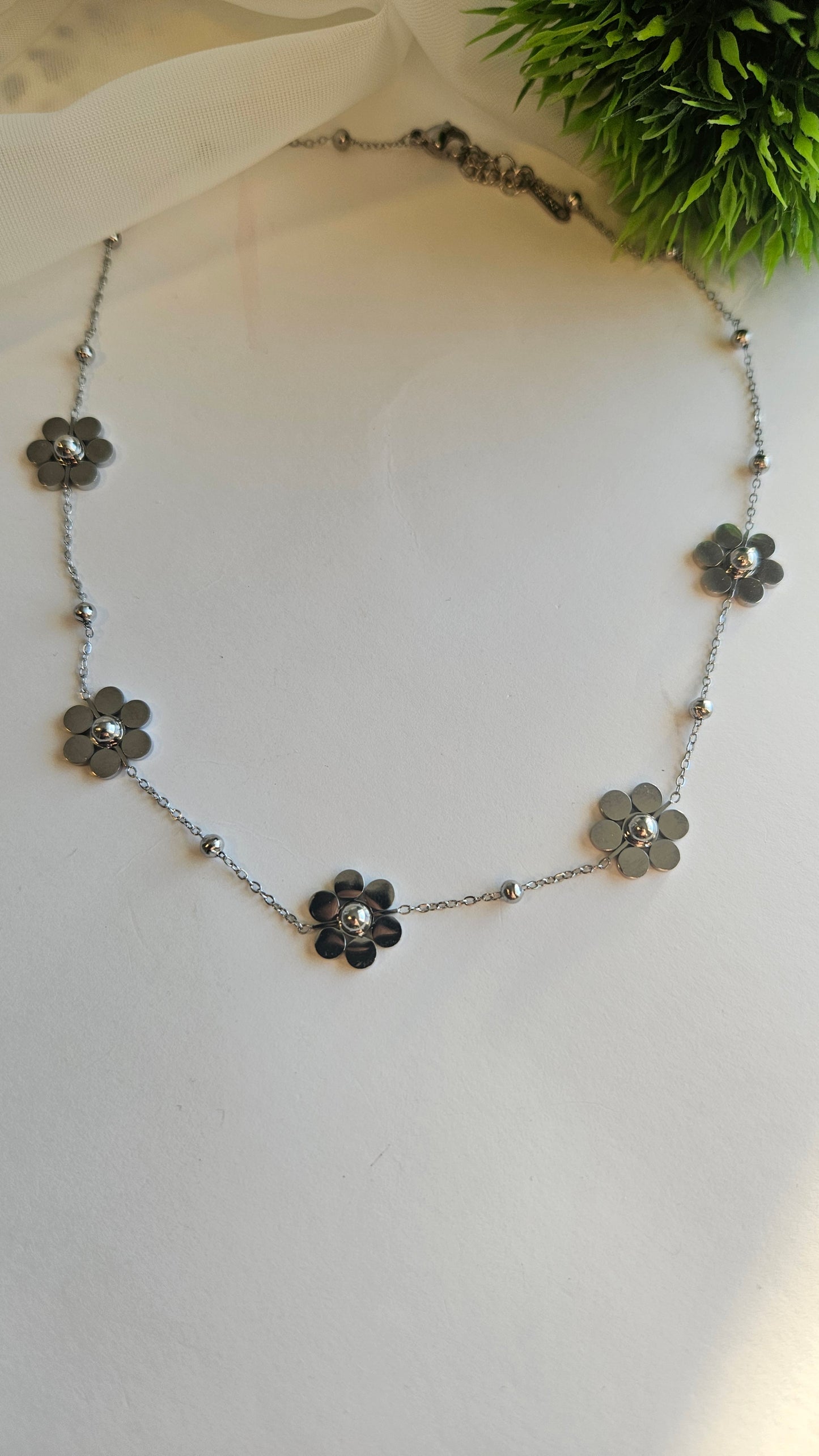 Iris necklace