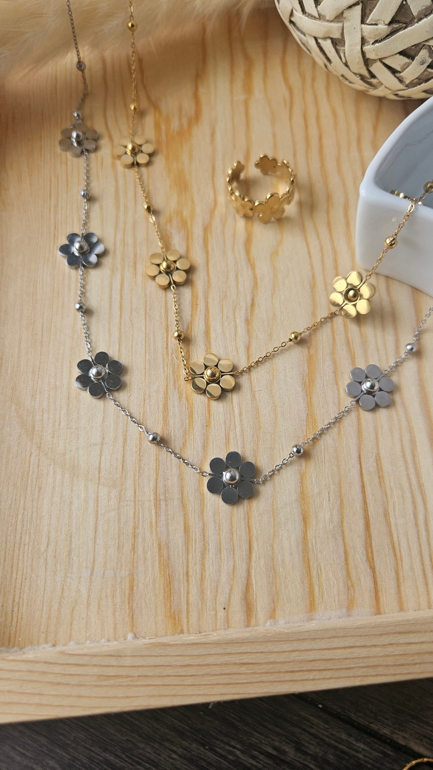 Iris necklace